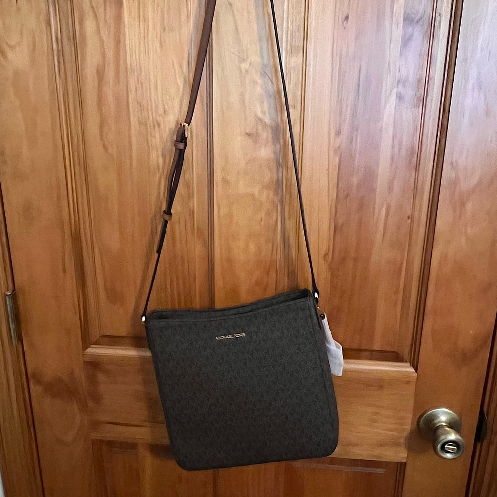 Brand new with tag Micheal Kors Crossbody bag!
